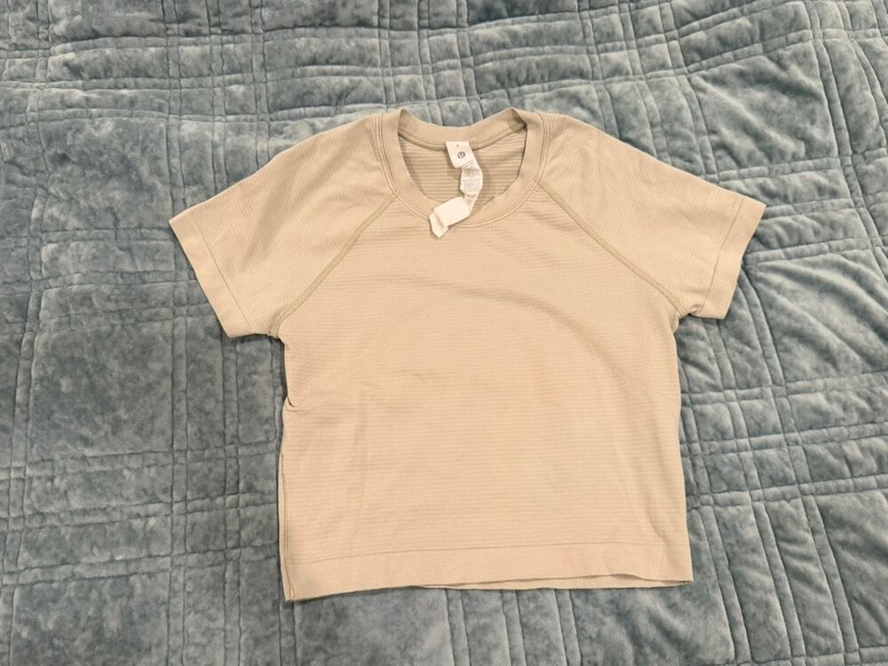Lululemon Swiftly Cropped Tee - Size US 4